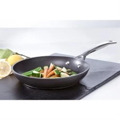 Le Creuset Sauteuse Antiadhésive Les Forgées 30 Cm -Cuisine Soldes Magasin 23203 2 2 Sauteuse antiadhesive Les Forgees 30 cm Le Creuset