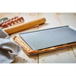 Plaque à Pâtisserie Micro-perforée Professionnelle En Aluminium 40 Cm -Cuisine Soldes Magasin 59000 2 3 Plaque a patisserie micro perforee professionnelle en aluminium 40 cm Mathon