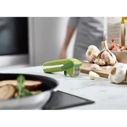 Joseph Joseph Presse-ail Lame D'essuie-glace CleanForce -Cuisine Soldes Magasin 606037 3 1 Presse ail lame d essuie glace CleanForce Joseph Joseph