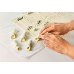 Roulette Découpe Pâte Pour Croissant -Cuisine Soldes Magasin 653413 2 5 Roulette decoupe pate pour croissant Betty Bossi