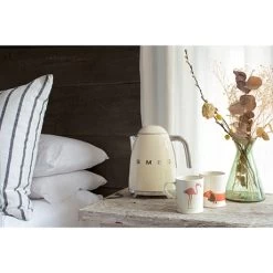 Smeg Bouilloire Crème 1,7 L 2400 W KLF03CREU -Cuisine Soldes Magasin 702065 3 1 Bouilloire creme 1 7 L 2400 W KLF03CREU Smeg