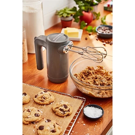 KitchenAid Batteur à Main électrique Sans Fil 7 Vitesses Gris Mat 5KHMB732EDG 7 KitchenAid Batteur à Main électrique Sans Fil 7 Vitesses Gris Mat 5KHMB732EDG – Image 5